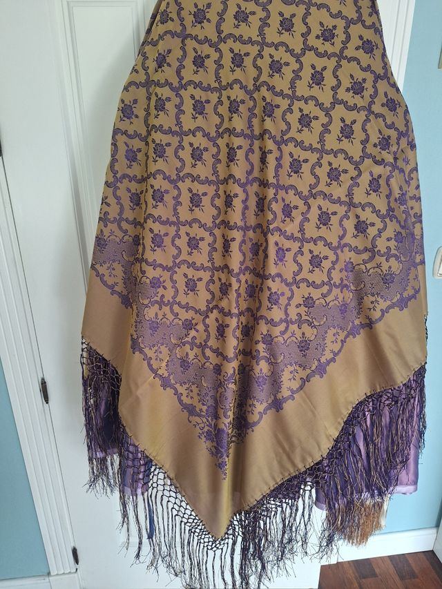 Manton de seda con flecos color aceite y morado