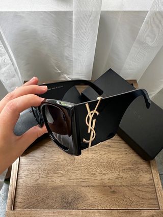 YSL Negro y dorado