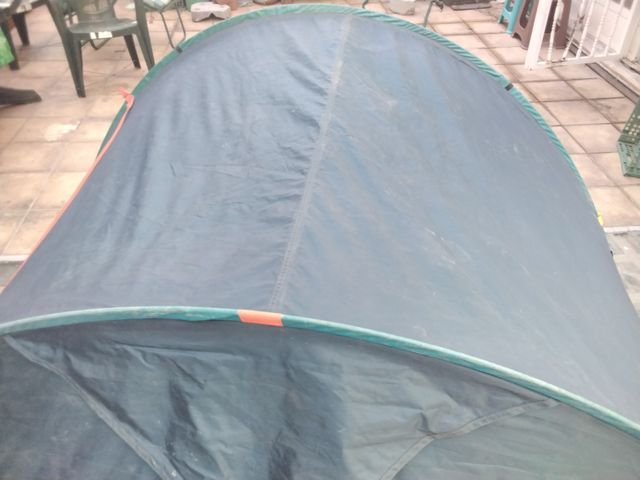 Tienda de campaña azul pop-up