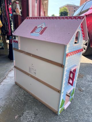 Casa delle bambole in legno rosa