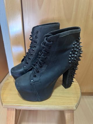 Botas de plataforma con tachuelas