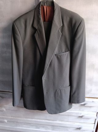 Traje de caballero gris