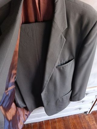 Traje de caballero gris