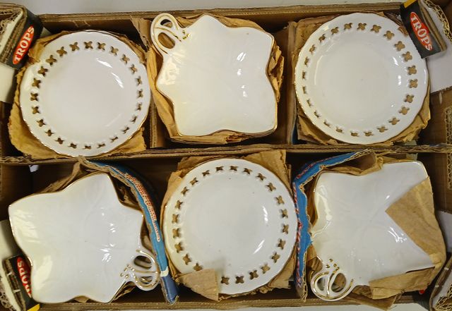 5kg - 15 platitos vintage y 15 hojas de parra