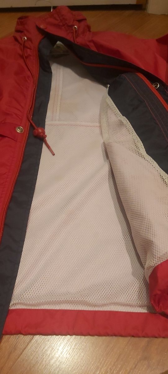 Chubasquero niña talla 10. Marca boomerang