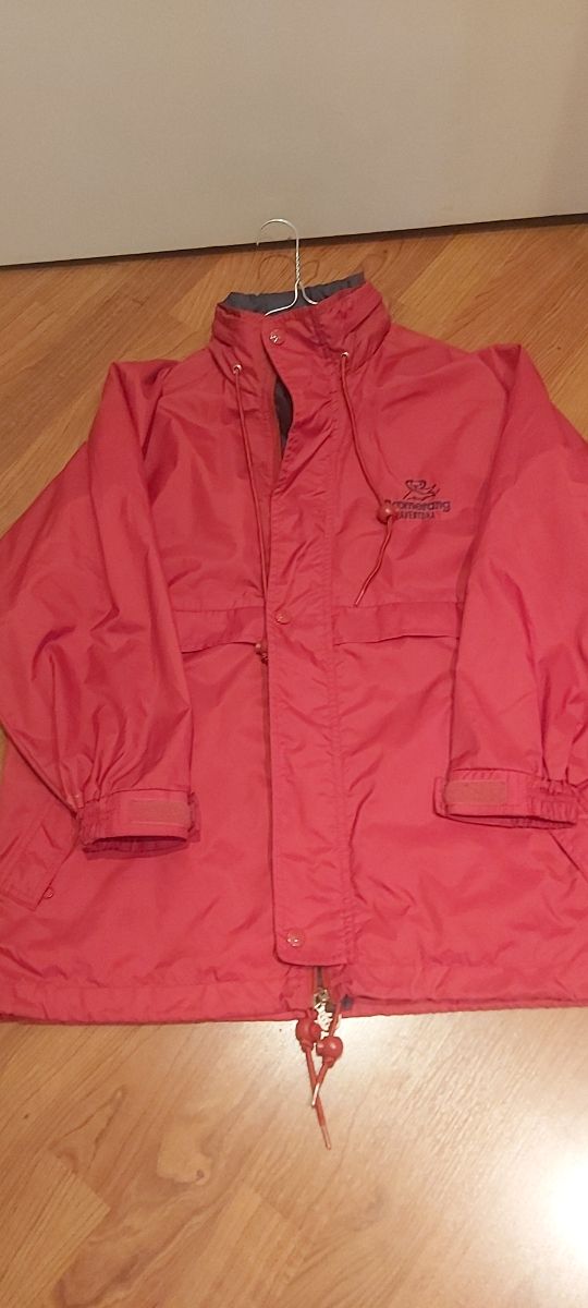 Chubasquero niña talla 10. Marca boomerang