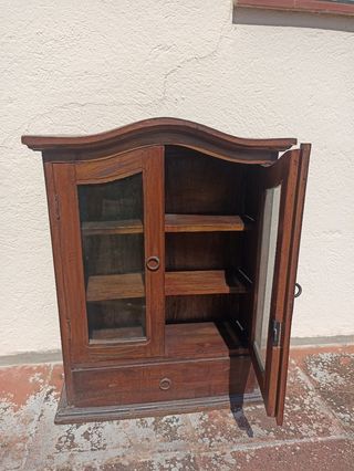 Mobili in teak con ante in vetro