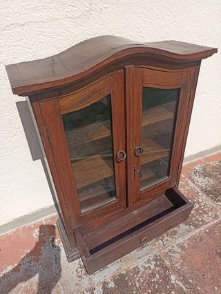 Mobili in teak con ante in vetro