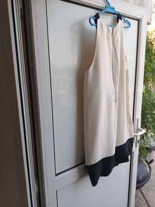 Camisa sin mangas beige y negra