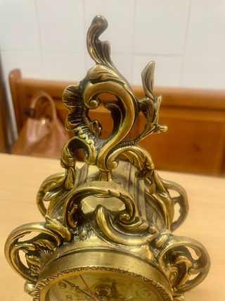 Conjunto Reloj y 2 Candelabros Dorados