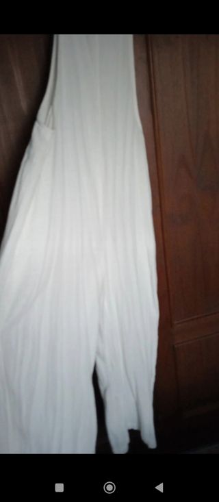 Mono de algodón blanco