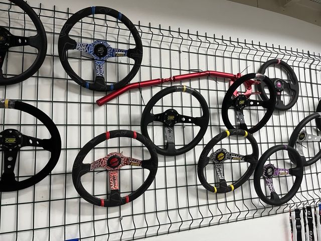 Volante esportivo Momo vermelho