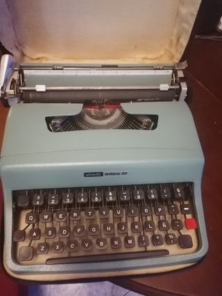 Máquina de escribir Olivetti Lettera 32