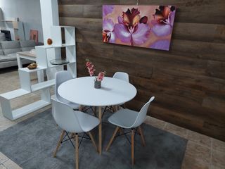 Mesa redonda blanca con 4 sillas