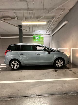 Peugeot 5008 2011