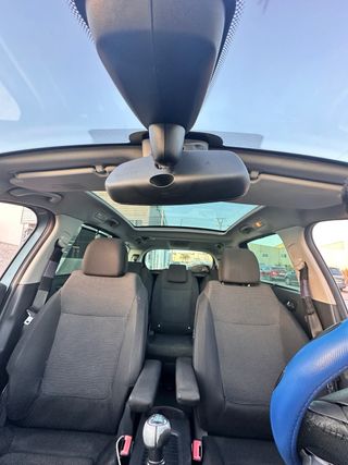 Peugeot 5008 2011