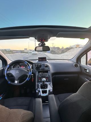 Peugeot 5008 2011