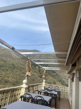 Pérgola extensible aluminio lona beige