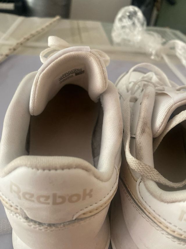 Zapatillas Reebok Clásicas Beige y Blancas