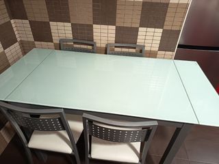 Mesa extensible cristal y aluminio y 4 sillas