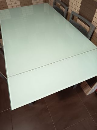 Mesa extensible cristal y aluminio y 4 sillas
