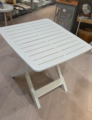 Mesa plegable blanca
