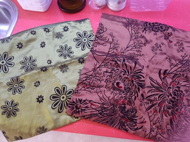 Fundas de cojín verde y marron.