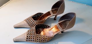 Zapatos de vestir Gino Vaello Beige y Dorado