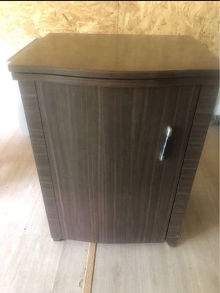 Máquina de coser Refrey con mueble