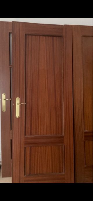 Puertas de madera nuevas