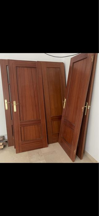 Puertas de madera nuevas