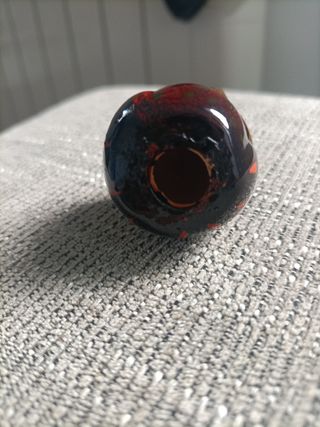 Figura antigua de barro con diseño de búho