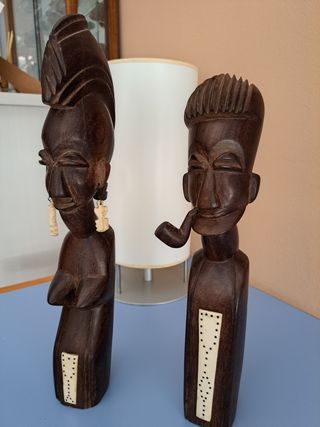 Figuras de caoba con marfilina