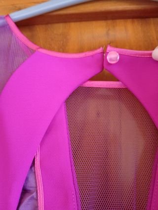 Vestido fiesta fucsia con mangas de tul