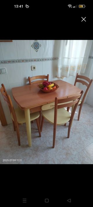 Mesa y 4 Sillas Comedor