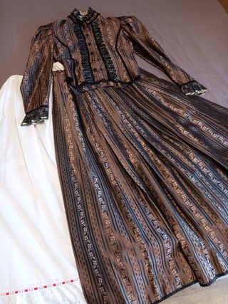 Traje de Baturra Gala con Enaguas regalo limosnera