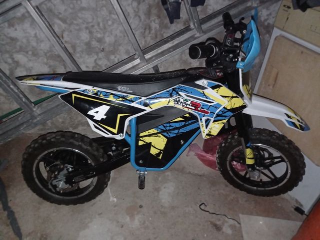 Moto de batería infantil