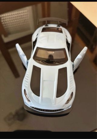 Coche Mercedes escala 1:43 metal Vetova