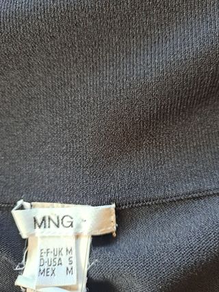 Top de punto negro sin hombros