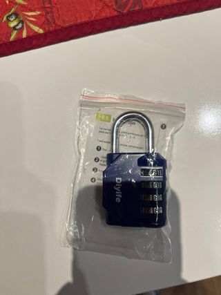 Candado azul para taquilla