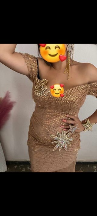 Vestido de fiesta dorado con pedrería