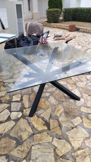 Mesa de salón diseño cristal y metal