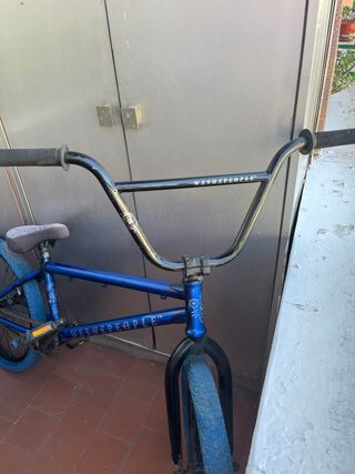 Bicicleta BMX azul We The People