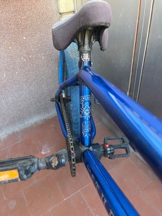 Bicicleta BMX azul We The People