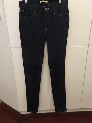 Pantalon Levis super skiny Talla 29 equivale 38-40