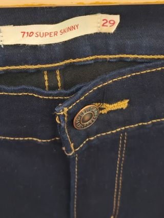 Pantalon Levis super skiny Talla 29 equivale 38-40
