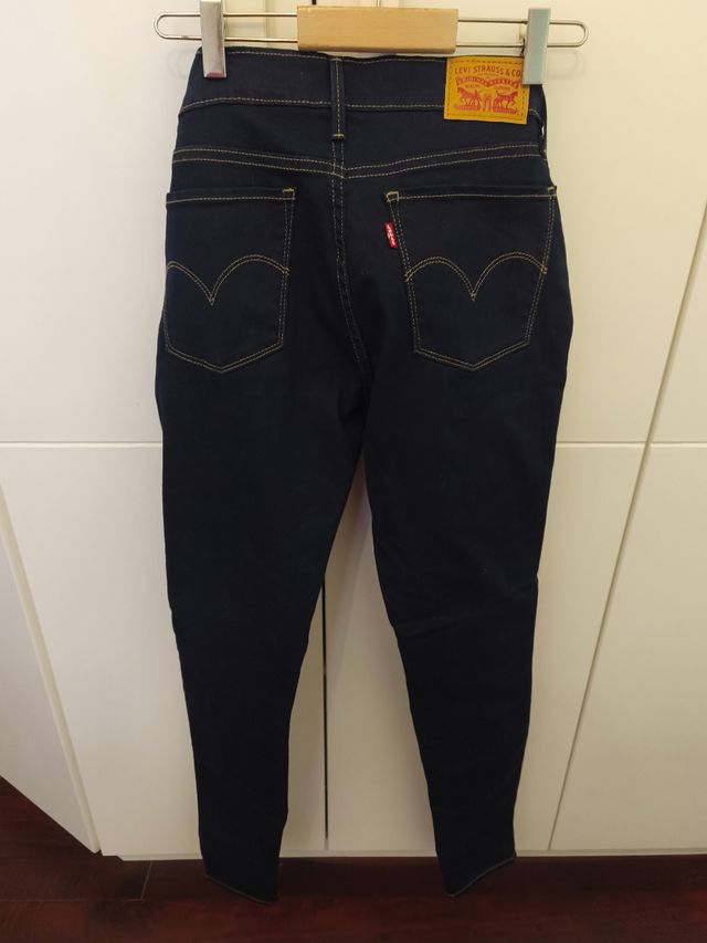 Pantalon Levis super skiny Talla 29 equivale 38-40