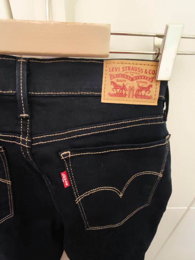 Pantalon Levis super skiny Talla 29 equivale 38-40