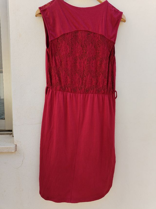 Vestido rojo con encaje