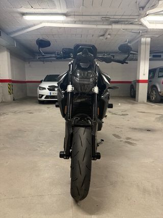 BMW F900R Triple Black 2024